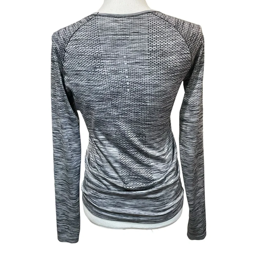 Nike Dri-Fit Lightweight Gray Long Sleeved Tech Shirt. Size S.